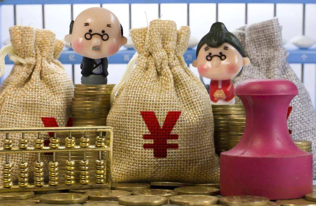 花11万缴纳社保，退休只有900元，算错了？人社局：原因在这里