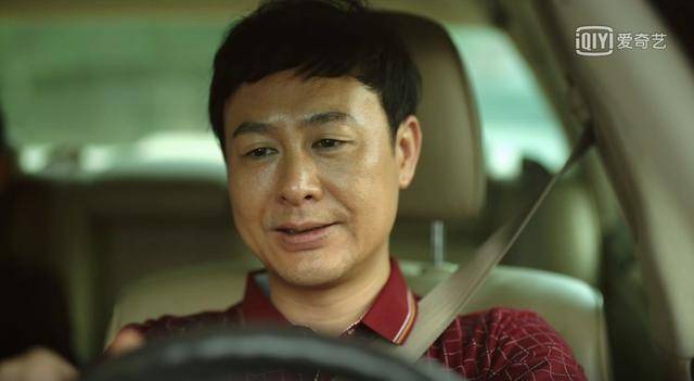 张颂文精准无误的表情和情绪,演出了朱永平的两头为难