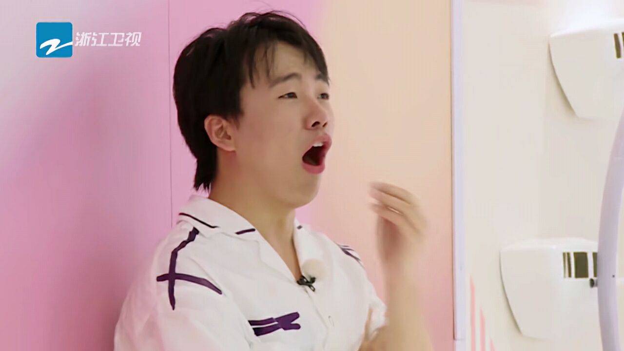 郭麒麟实惨!《奔跑吧》首次撕名牌,就被三人盯上,最后