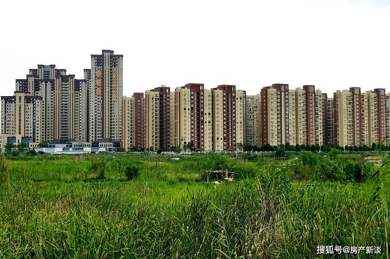 在城镇居住一年以上的按城镇人口_读右图.若飞机从甲地经最短航线飞往乙地(3)