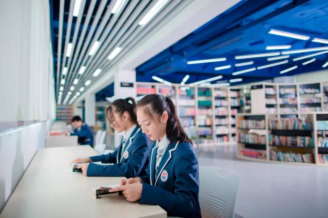 成绩提升快,综合素养高,建业外国语中学给你更好的未来!
