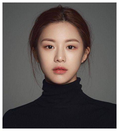 金秀贤女人徐睿知学生照被挖,整型进化史惊人,五官全换了