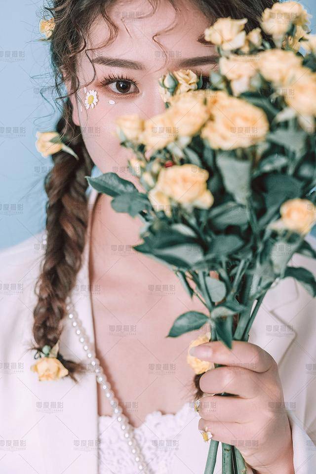 零度摄影:夏日纯色背景写真,甜美清新