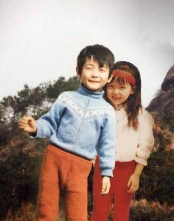 唐嫣产后首晒自拍照，P得面如白纸，却依然被痘