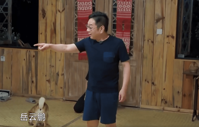 原创岳云鹏变魔术,三位卧底一个比一个"戏精",何老师太会演了!