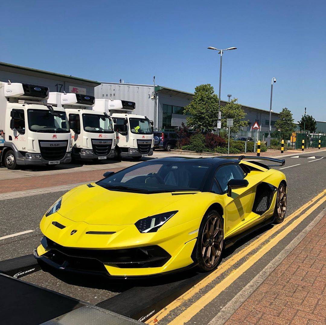 珍稀敞篷狂牛,兰博基尼 aventador svj roadster