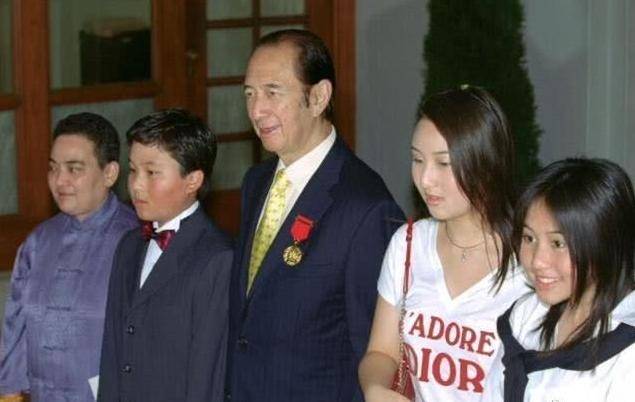 赌王第17个孩子身份揭开！体弱一直受保护，28年今天才公布与众
