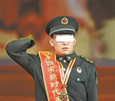 原创一门四杰，大哥在任务中失去双手双眼，弟弟继承衣钵妹妹前线抗疫