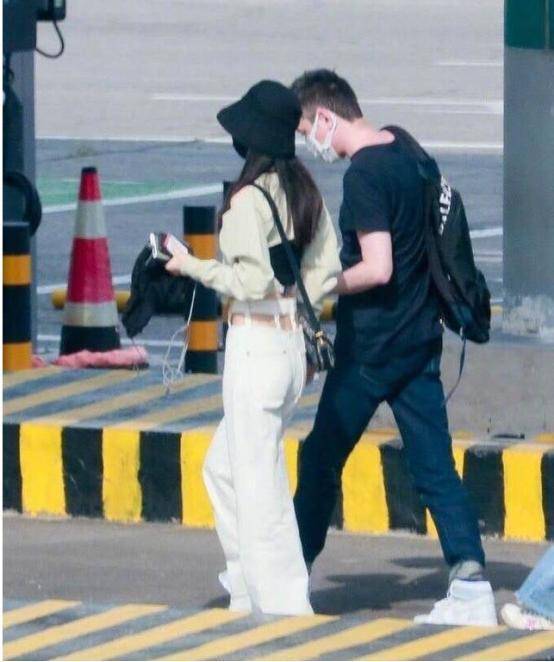 显得原创赵丽颖再录综艺 抓拍照只剩下瘦了,立人设要当第二个刘涛?
