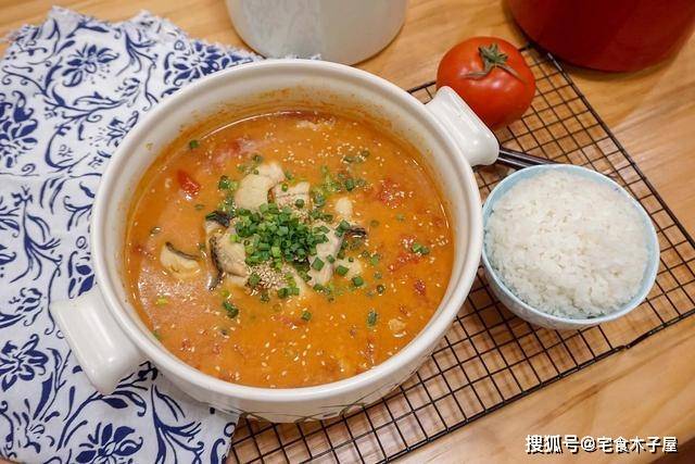 酸爽开胃的西红柿砂锅鱼鱼肉鲜美细嫩鱼汤拌饭也好吃
