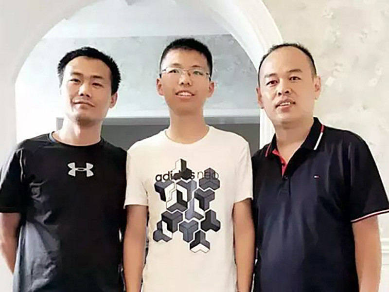 观点评论|大神请收下我的膝盖“高考钉子户”都是何方神仙?网友评论:跪了