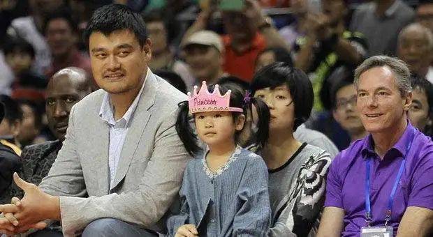 身高|虽然年仅9岁，却已和成年人一般高挑姚明女儿身高“失控”