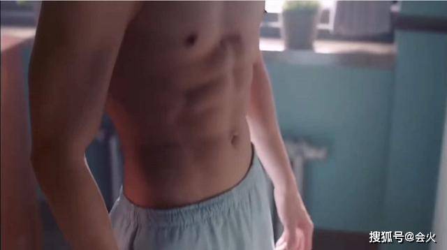 金秀贤新剧露八块腹肌获好评，却遭观众无情投