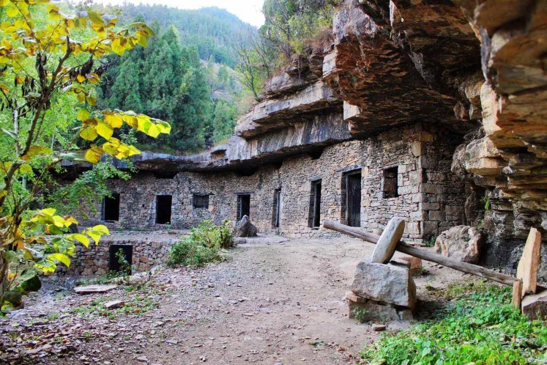 九间棚景区位于平邑县地方镇,范围包括了九间棚村及所在的天宝山区.