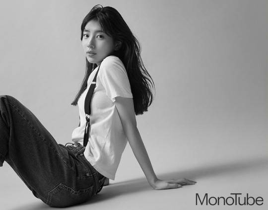 韩国女艺人秀智迎出道十周年拍杂志写真
