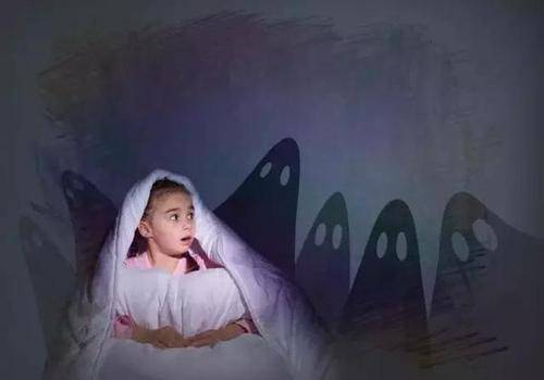 孩子怕黑怎么办，这些方法可以帮助孩子克服怕黑心理