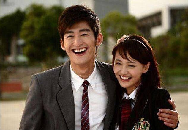 郑爽|原创郑爽张翰戴同款戒指疑复合，多处蛛丝马迹佐证，网友不看好居多