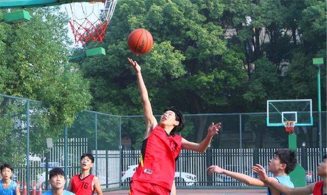 大学里“阴盛阳衰”，是时代的进步？还是男生的成绩跟不上？