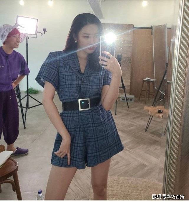 女生穿衣风格突然变了是为什么 1f961b063c364aeea7cb7e056c3a10b7.jpeg
