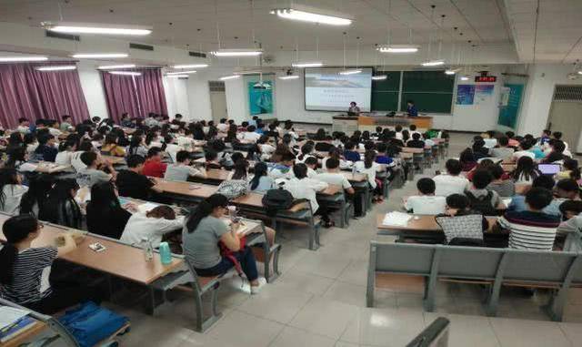 高中很|若没有及时跨过，学霸也会变学渣高中很容易面临这三道坎
