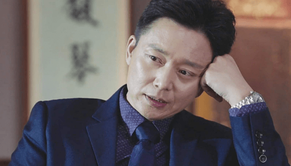 演技不输张嘉译,被大咖踢出剧组十年无戏可拍;50岁被儿子带火