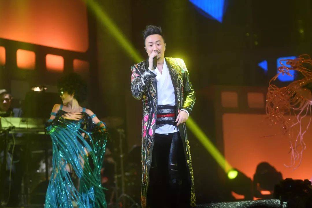 郑中基的《无赖》,唱出多少男人的一生,谁还没试过年少轻狂