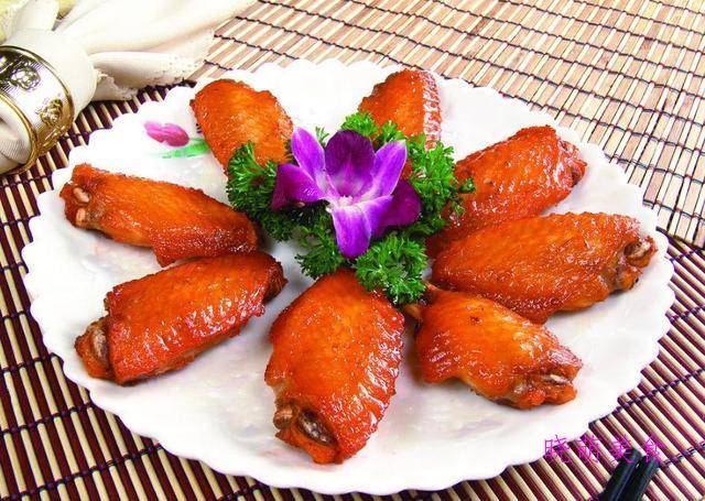原创焖炖牛肉,香辣虎皮鸡爪,上海爆鱼,蒜香鸡翅的家常做法