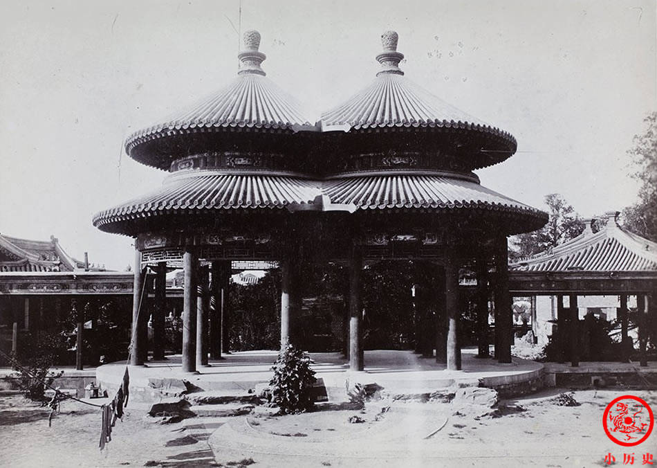 1900年,西苑内的双环万寿亭.