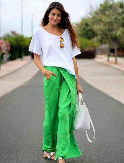 原创亮绿色裤子配上衣,什么颜色最适合?