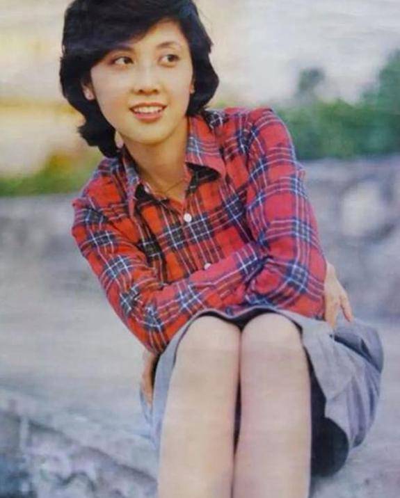 婚后,朱琳和丈夫都极为低调.两人有着默契的三观,有着合拍的思想.