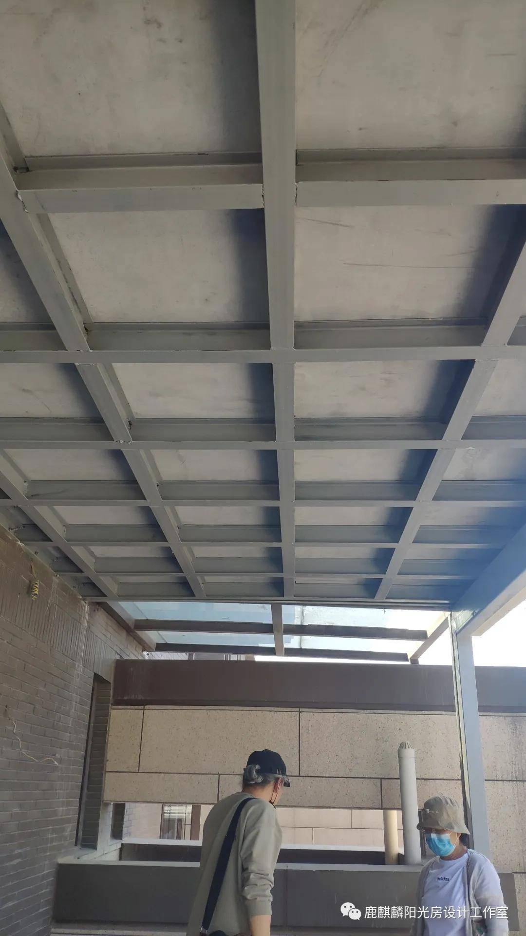 洛阳别墅封露台，怕晒怕热，就用这种钢结构水泥板实顶阳光房工期快