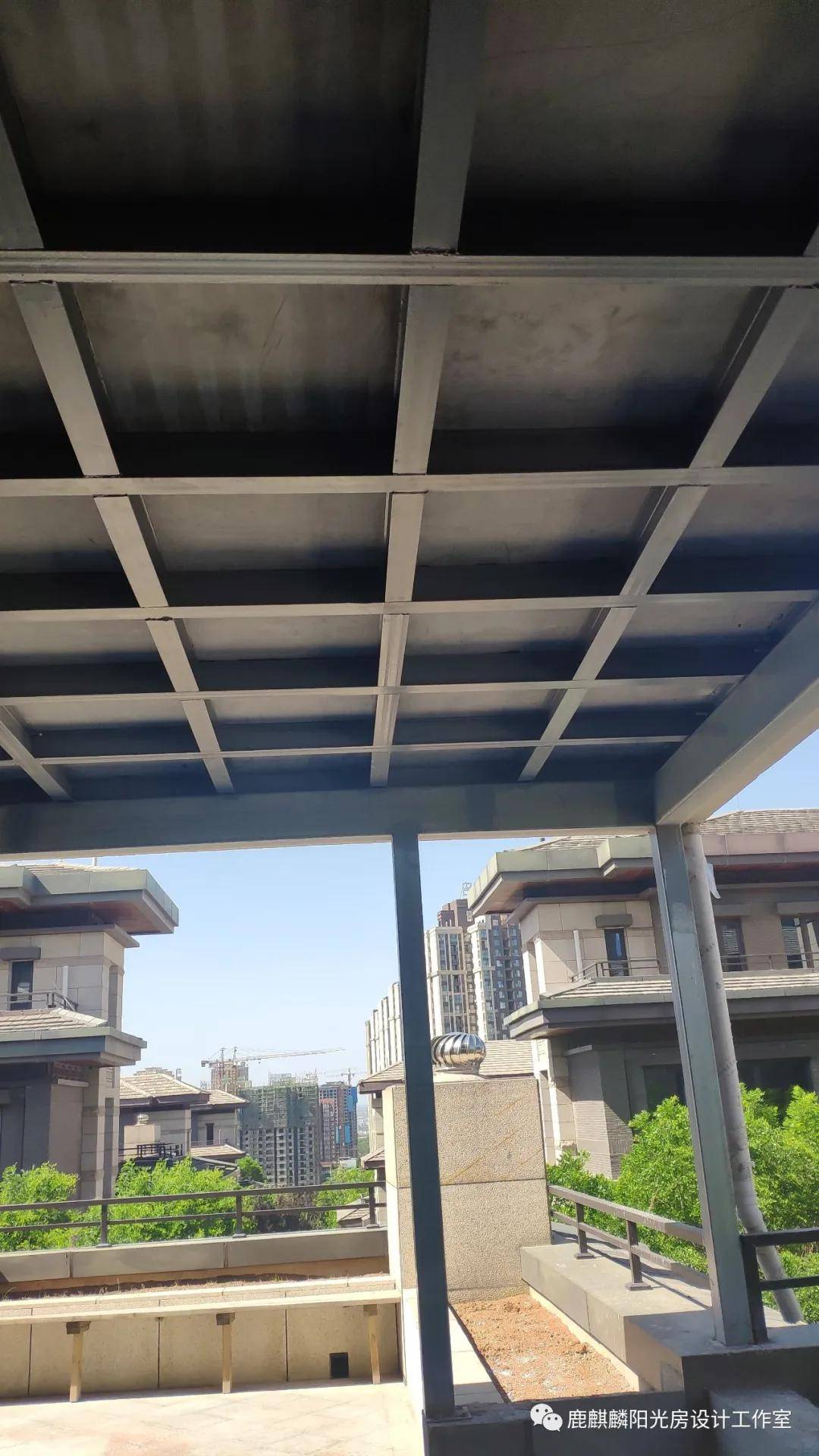 洛阳别墅封露台，怕晒怕热，就用这种钢结构水泥板实顶阳光房工期快