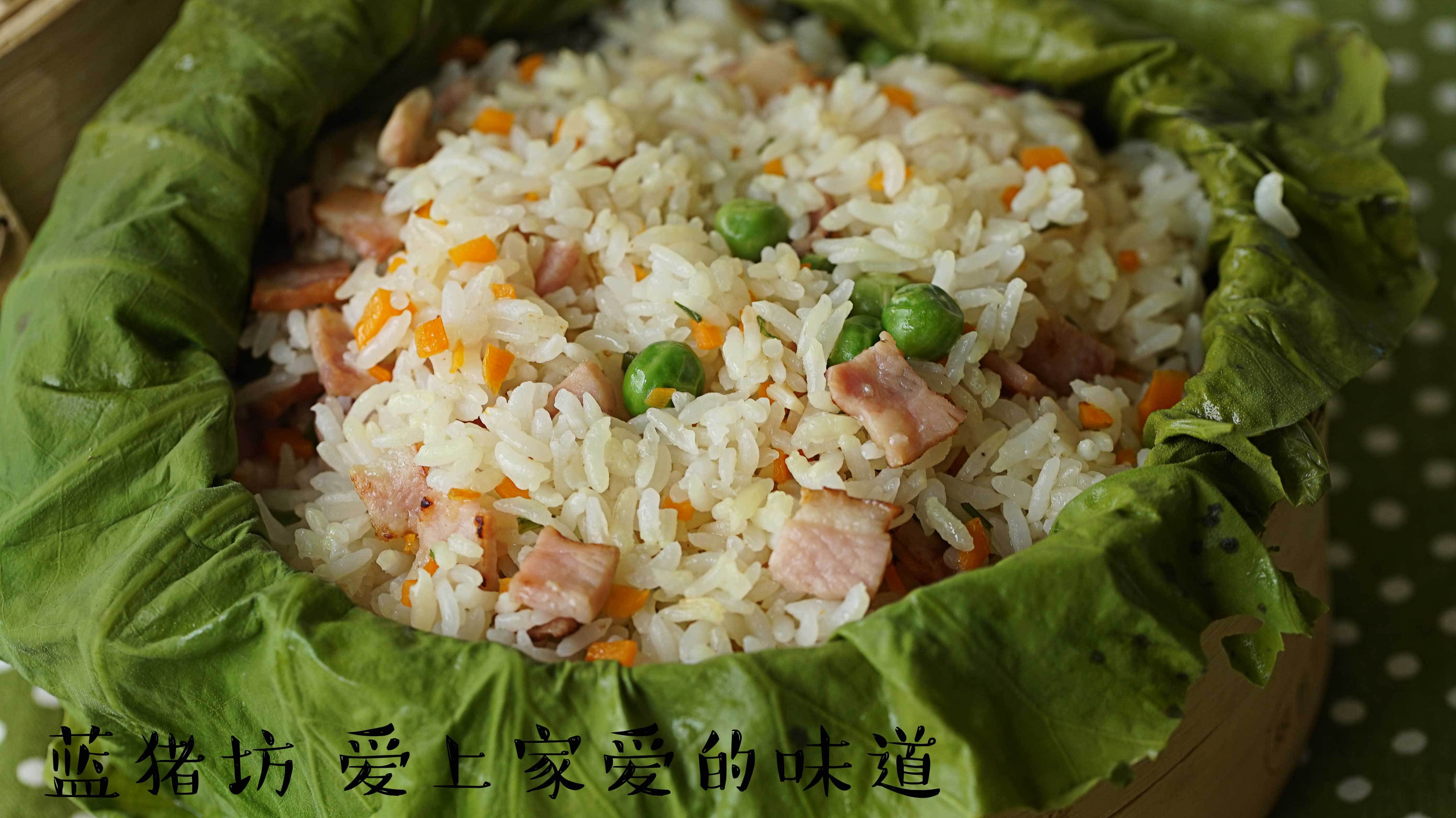 荷叶包着米饭吃?妈妈给做荷叶炒饭,先炒后蒸,美味哦