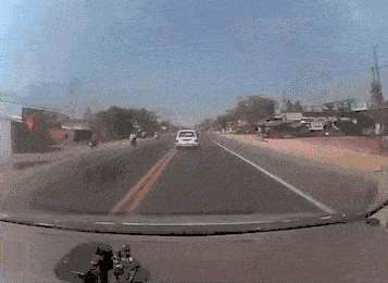 原创搞笑gif:原来美女上课也是会打盹的