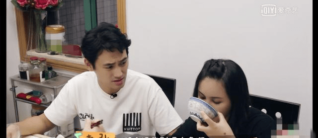 原创袁弘和母亲起争执，婆媳关系一触即发，张歆艺机智应对化家庭矛盾
