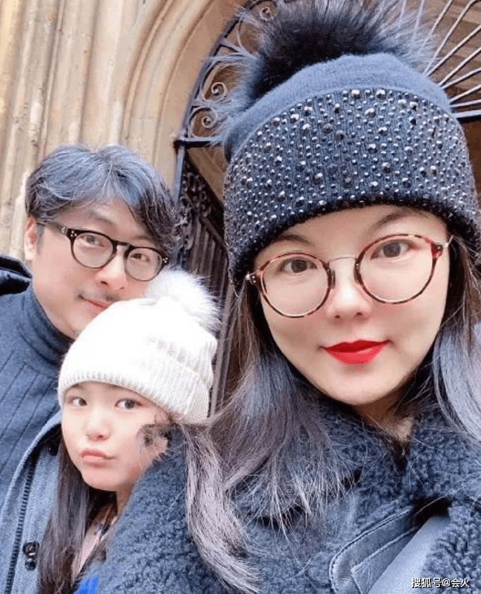 李湘|王诗龄晒视频尖下巴惹眼，打扮朴素不见大牌，口齿清晰被夸像李湘