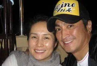 高金素梅|原创61岁何家劲帅气逼人，为了与前任的60岁婚姻之约，他至今单身