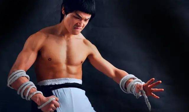 古力娜扎|现代李小龙炮轰九大男演员：个个都占古力娜扎便宜，数窦骁最主动