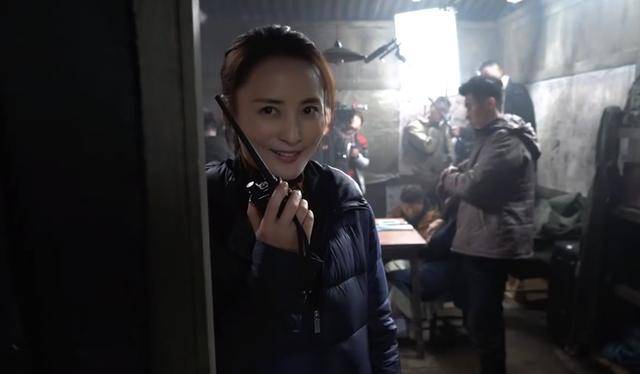 44岁蒋勤勤近照老到认不出？剪二次元刘海撞脸刘