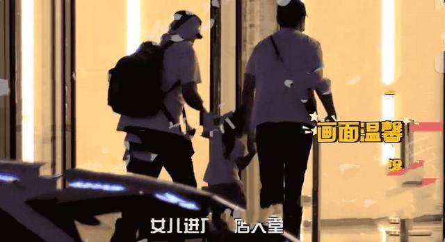 41岁董璇疑有新恋情，与90后小鲜肉聚餐动作亲昵