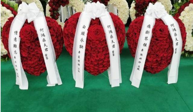 赌王丧礼各房太太与子女们到场，个个神情肃穆