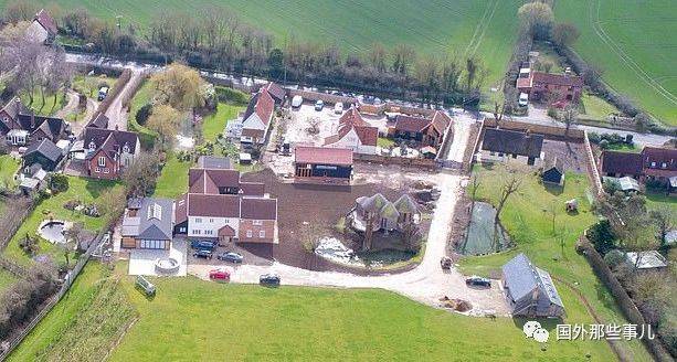 希兰|穷小伙暴富后一口气买27套房，只因受到影响竟要将邻居3套房全买下