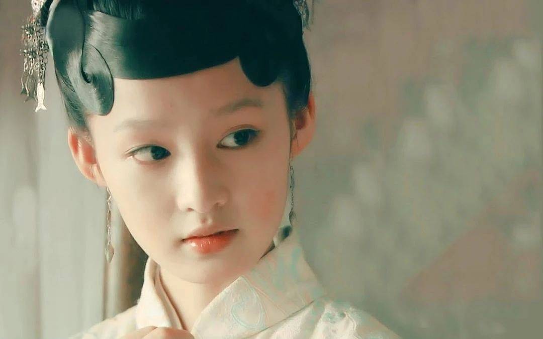 除了万茜，这五位也是娱乐圈知性、貌美，但很