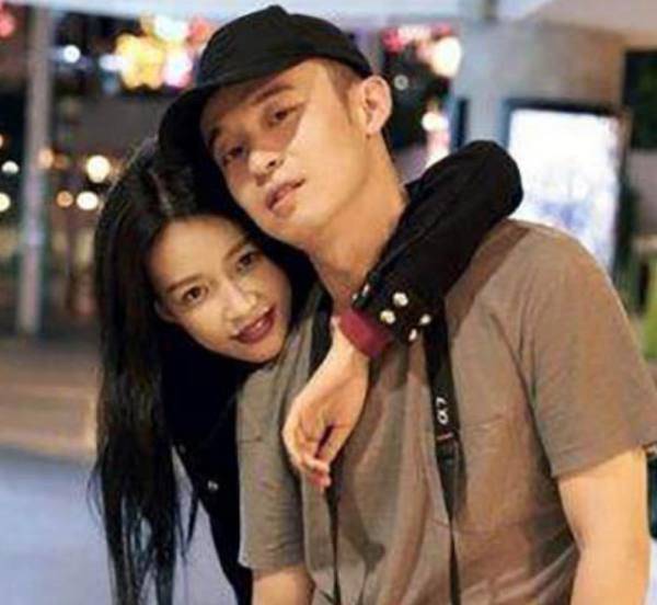 娱乐圈最年轻的明星夫妻,孙怡董子健不算啥,他俩还没大学毕业就结婚!