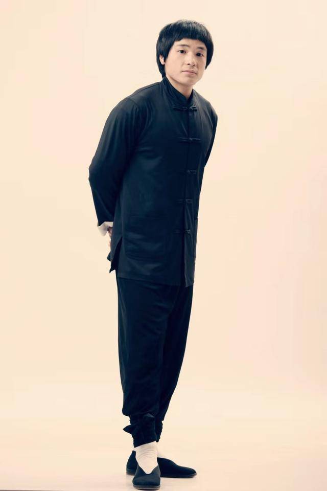 飞龙|原创现代李小龙炮轰陈柏霖：你和张天爱的吻戏太恶心，和李晨有一拼