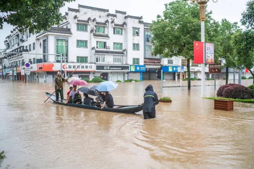高考|这届高考催泪瞬间，看到第一个就忍不住了