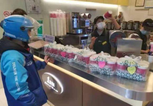 经济|全面升级启动身边经济的饿了么，到了压制美团的拐点