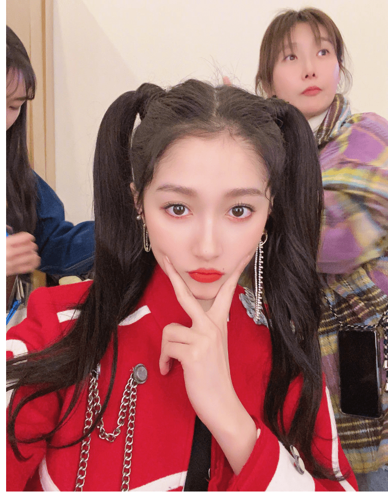 郑爽|辣妈变少女的发型，首选双马尾，杨幂郑爽都换上了，让你美过初恋