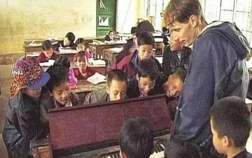 教育|两个外教的离开，留给中国式教育无尽的反思！