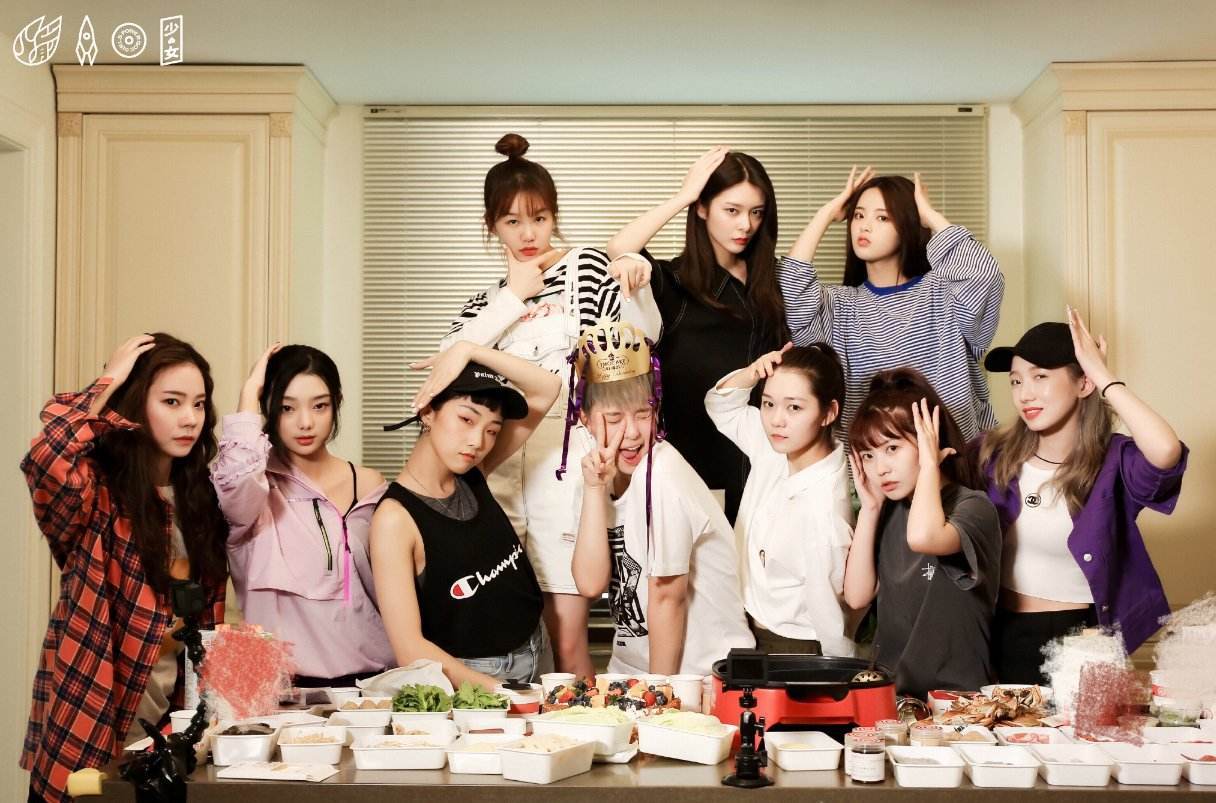 穿着|火箭少女101解散后首合体，穿《创1》初评级服装亮相引回忆杀